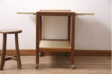 北欧ヴィンテージ家具　当店ペイント　チーク材　ナチュラルなカラーのトロリーワゴン(キッチンワゴン、サイドテーブル、ビンテージ)(R-046353)