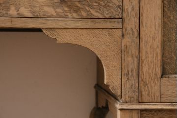 アンティーク家具　イギリスアンティーク　オーク材　猫脚がおしゃれなミラー付きサイドボード(リビングボード)(R-046356)