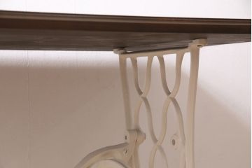 リメイク家具　シンガー社(SINGER)　ヒノキ材　ナチュラルなペイントミシンテーブル(シンガーミシン、サイドテーブル、カフェテーブル、ミシン台)(R-046361)