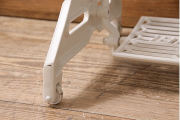 リメイク家具　ブラザー社(BROTHER)　天板ヒノキ材　ホワイトペイントがナチュラルなミシンテーブル(サイドテーブル、カフェテーブル、ミシン台)(R-046363)