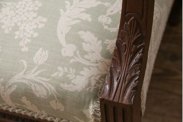 アンティーク家具　マホガニー材　クラシカルな彫刻のセティ(2人掛けソファ、ベンチ、椅子)(R-046411)