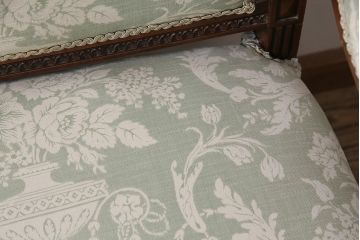 アンティーク家具　マホガニー材　クラシカルな彫刻のセティ(2人掛けソファ、ベンチ、椅子)(R-046411)