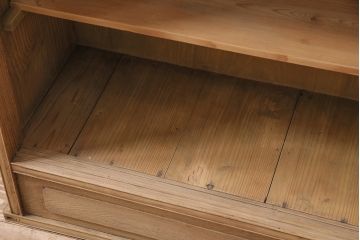 アンティーク家具　前面栗材　品の良い意匠が魅力的なガラス戸の戸棚(収納棚、飾り棚、キャビネット)(R-046427)