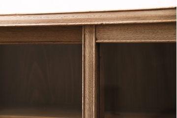 アンティーク家具　前面栗材　品の良い意匠が魅力的なガラス戸の戸棚(収納棚、飾り棚、キャビネット)(R-046427)