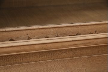 アンティーク家具　前面栗材　品の良い意匠が魅力的なガラス戸の戸棚(収納棚、飾り棚、キャビネット)(R-046427)