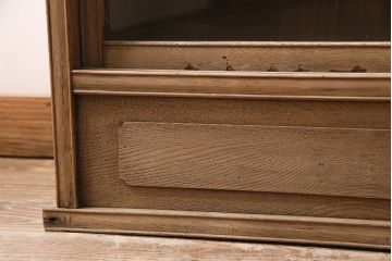 アンティーク家具　前面栗材　品の良い意匠が魅力的なガラス戸の戸棚(収納棚、飾り棚、キャビネット)(R-046427)