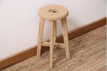 レトロ家具　ストリップド(剥離)　ナラ材　木の質感が味わい深い木製スツール(椅子、花台)(R-046430)