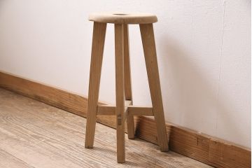 レトロ家具　ストリップド(剥離)　ナラ材　木の質感が味わい深い木製スツール(椅子、花台)(R-046430)