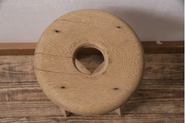 レトロ家具　ストリップド(剥離)　ナラ材　木の質感が味わい深い木製スツール(椅子、花台)(R-046430)