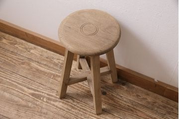 レトロ家具　ストリップド(剥離)　ナラ材　木の質感が味わい深い木製スツール(椅子、花台)(R-046431)