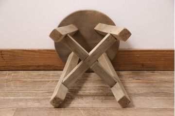 レトロ家具　ストリップド(剥離)　ナラ材　木の質感が味わい深い木製スツール(椅子、花台)(R-046431)