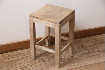 レトロ家具　ストリップド(剥離)　ナラ材　木の質感が味わい深い木製の角スツール(椅子、花台)(R-046432)