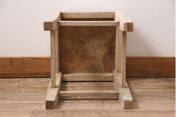 レトロ家具　ストリップド(剥離)　ナラ材　木の質感が味わい深い木製の角スツール(椅子、花台)(R-046432)
