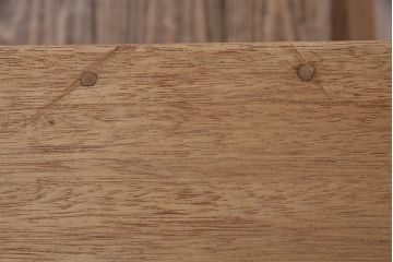 レトロ家具　ストリップド(剥離)　ラワン材　木の質感が味わい深い木製の角スツール(椅子、花台)(R-046433)