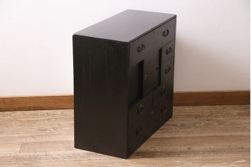 ビンテージ家具　昭和レトロ　桐材　黒の塗装と細身の引手がモダンな小箪笥(帳場箪笥、和タンス)(R-046438)