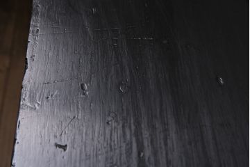 ビンテージ家具　昭和レトロ　桐材　黒の塗装と細身の引手がモダンな小箪笥(帳場箪笥、和タンス)(R-046438)