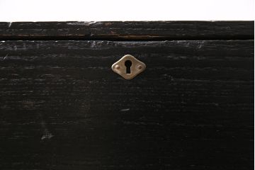 ビンテージ家具　昭和レトロ　桐材　黒の塗装と細身の引手がモダンな小箪笥(帳場箪笥、和タンス)(R-046438)