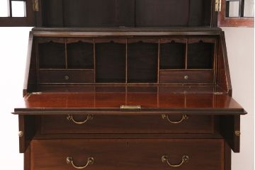 アンティーク家具　イギリス　マホガニー材　象嵌入り　上品な佇まいのライティングビューロー(ビューローブックケース、簿記机、在宅ワーク、在宅用収納棚、本箱、ワークデスク)(R-046439)