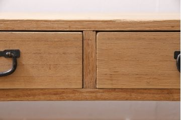 アンティーク家具　昭和初期　ストリップド(剥離)　桐材　引手金具がアクセントの文机(ローテーブル、センターテーブル、座卓)(R-046442)