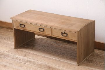 アンティーク家具　昭和初期　ストリップド(剥離)　桐材　引手金具がアクセントの文机(ローテーブル、センターテーブル、座卓)(R-046442)