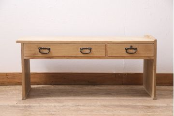 アンティーク家具　昭和初期　ストリップド(剥離)　桐材　引手金具がアクセントの文机(ローテーブル、センターテーブル、座卓)(R-046442)