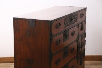 和製アンティーク　大正期　前面ケヤキ材　豪華な金具が目を引く仙台箪笥(衣装箪笥、引き出し)(R-046445)
