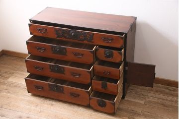 和製アンティーク　大正期　前面ケヤキ材　豪華な金具が目を引く仙台箪笥(衣装箪笥、引き出し)(R-046445)