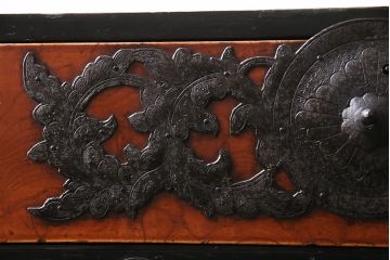和製アンティーク　大正期　前面ケヤキ材　豪華な金具が目を引く仙台箪笥(衣装箪笥、引き出し)(R-046445)
