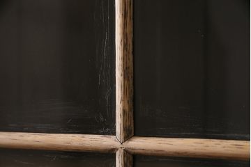 アンティーク家具　ストリップド(剥離)　オーク材　装飾がおしゃれなキャビネット(本箱、食器棚、カップボード)(R-046446)