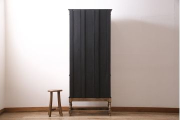 アンティーク家具　ストリップド(剥離)　オーク材　装飾がおしゃれなキャビネット(本箱、食器棚、カップボード)(R-046446)