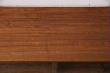 北欧ビンテージ　チーク材　ガラス戸のシンプルなサイドボード(キャビネット、本箱、飾り棚、カップボード)(R-046467)