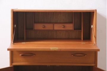 ヴィンテージ家具　北欧ビンテージ　チーク材　木の温もりとデザイン性を兼ね備えたライティングビューロー(簿記机、在宅ワーク、在宅用デスク)(R-046468)