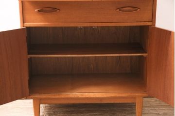 ヴィンテージ家具　北欧ビンテージ　チーク材　木の温もりとデザイン性を兼ね備えたライティングビューロー(簿記机、在宅ワーク、在宅用デスク)(R-046468)