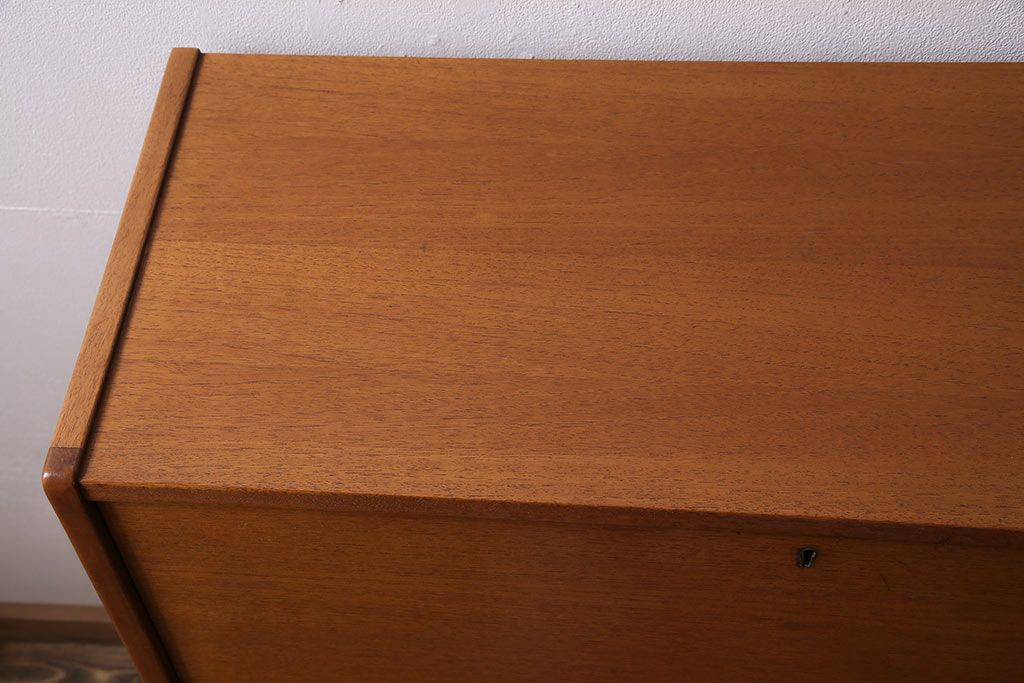 ヴィンテージ家具　北欧ビンテージ　チーク材　木の温もりとデザイン性を兼ね備えたライティングビューロー(簿記机、在宅ワーク、在宅用デスク)(R-046468)