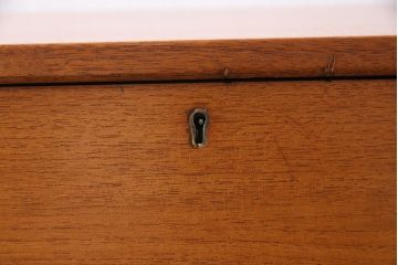 ヴィンテージ家具　北欧ビンテージ　チーク材　木の温もりとデザイン性を兼ね備えたライティングビューロー(簿記机、在宅ワーク、在宅用デスク)(R-046468)