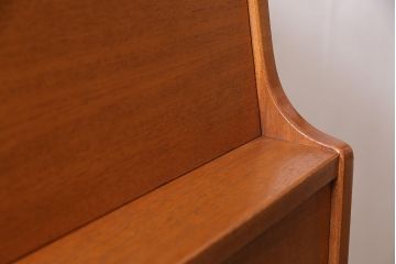 ヴィンテージ家具　北欧ビンテージ　チーク材　木の温もりとデザイン性を兼ね備えたライティングビューロー(簿記机、在宅ワーク、在宅用デスク)(R-046468)