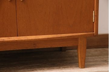 ヴィンテージ家具　北欧ビンテージ　チーク材　木の温もりとデザイン性を兼ね備えたライティングビューロー(簿記机、在宅ワーク、在宅用デスク)(R-046468)