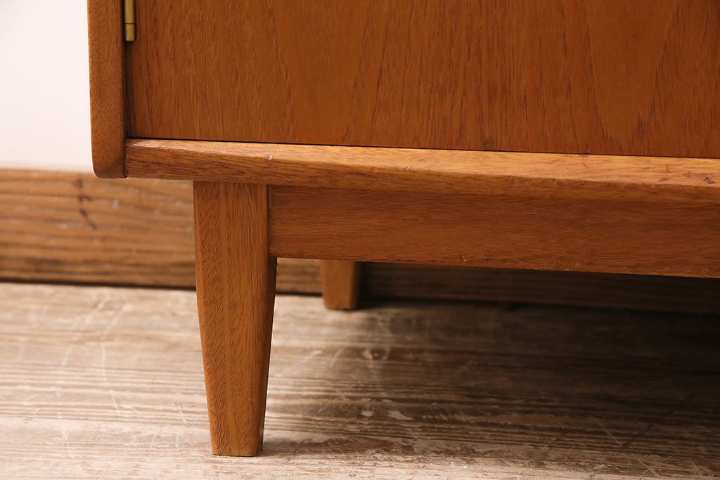 ヴィンテージ家具　北欧ビンテージ　チーク材　木の温もりとデザイン性を兼ね備えたライティングビューロー(簿記机、在宅ワーク、在宅用デスク)(R-046468)