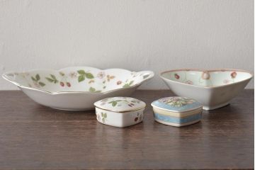 ウェッジウッド　WEDGWOOD　プレートなど4点(ワイルドストロベリー、SARAH、小物入れ、プレート、洋食器)(R-046473)