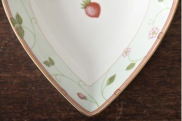 ウェッジウッド　WEDGWOOD　プレートなど4点(ワイルドストロベリー、SARAH、小物入れ、プレート、洋食器)(R-046473)