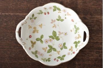 ウェッジウッド　WEDGWOOD　プレートなど4点(ワイルドストロベリー、SARAH、小物入れ、プレート、洋食器)(R-046473)