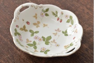 ウェッジウッド　WEDGWOOD　プレートなど4点(ワイルドストロベリー、SARAH、小物入れ、プレート、洋食器)(R-046473)