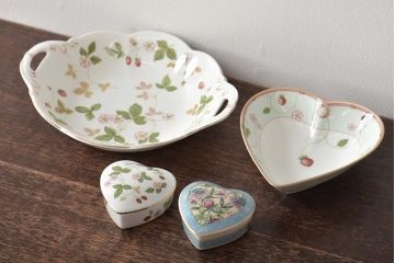 ウェッジウッド　WEDGWOOD　プレートなど4点(ワイルドストロベリー、SARAH、小物入れ、プレート、洋食器)(R-046473)