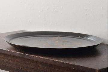 吉川水城作　黒釉釉薔薇文盤　共箱(大皿)(R-046489)