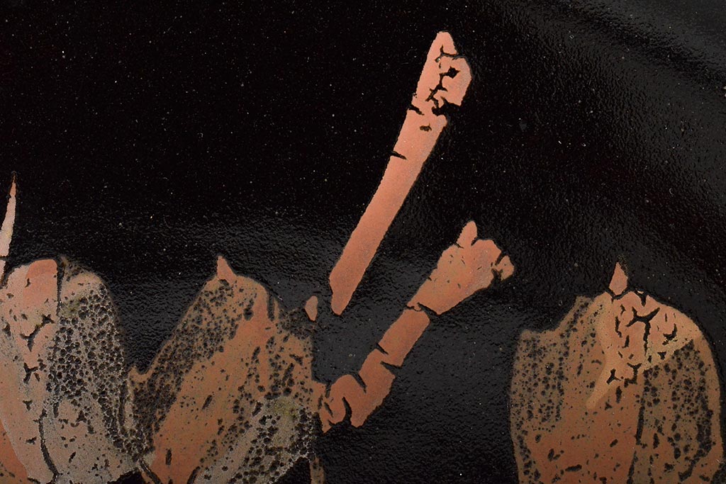 吉川水城作　黒釉釉薔薇文盤　共箱(大皿)(R-046489)