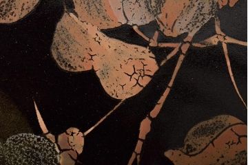 吉川水城作　黒釉釉薔薇文盤　共箱(大皿)(R-046489)