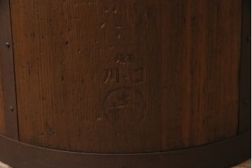 アンティーク雑貨　古い木の風合いが味わい深い取っ手付きの一斗升(マス)(R-046495)