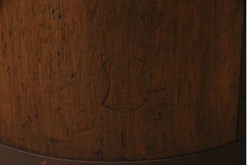 アンティーク雑貨　古い木の風合いが味わい深い取っ手付きの一斗升(マス)(R-046495)