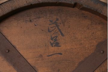 アンティーク雑貨　古い木の風合いが味わい深い取っ手付きの一斗升(マス)(R-046495)