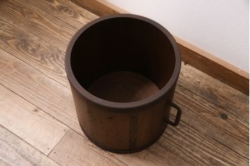 アンティーク雑貨　古い木の風合いが味わい深い取っ手付きの一斗升(マス)(R-046496)
